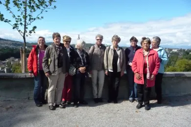 Eine Gruppe Freiwilliger der SRK-Seniorennachmittage beim jährlichen Ausflug 