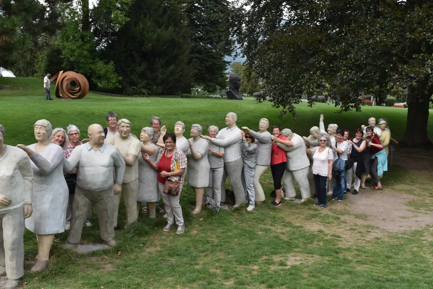 Die Freiwilligen des SRK-Seniorennachmittag auf dem Ausflug zum Skulpturenpark
